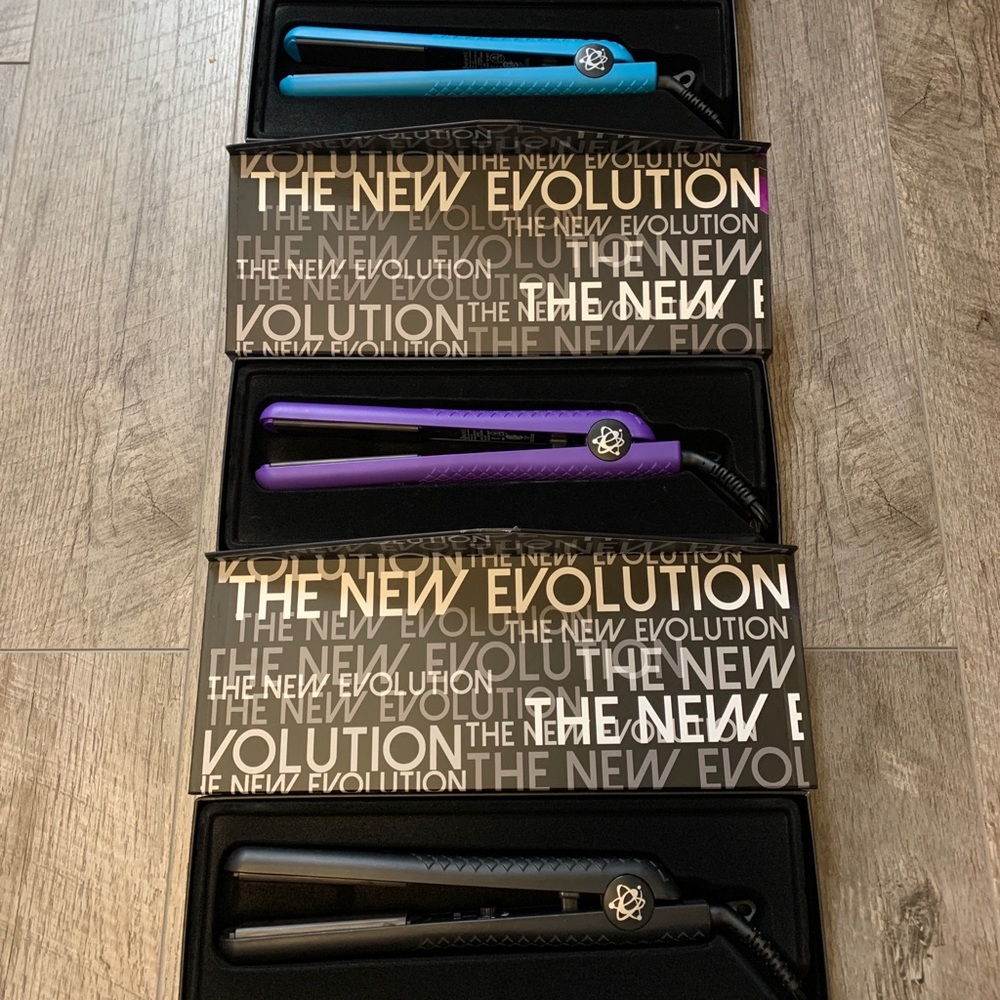 Selling brand new Lionesse hair straighteners!